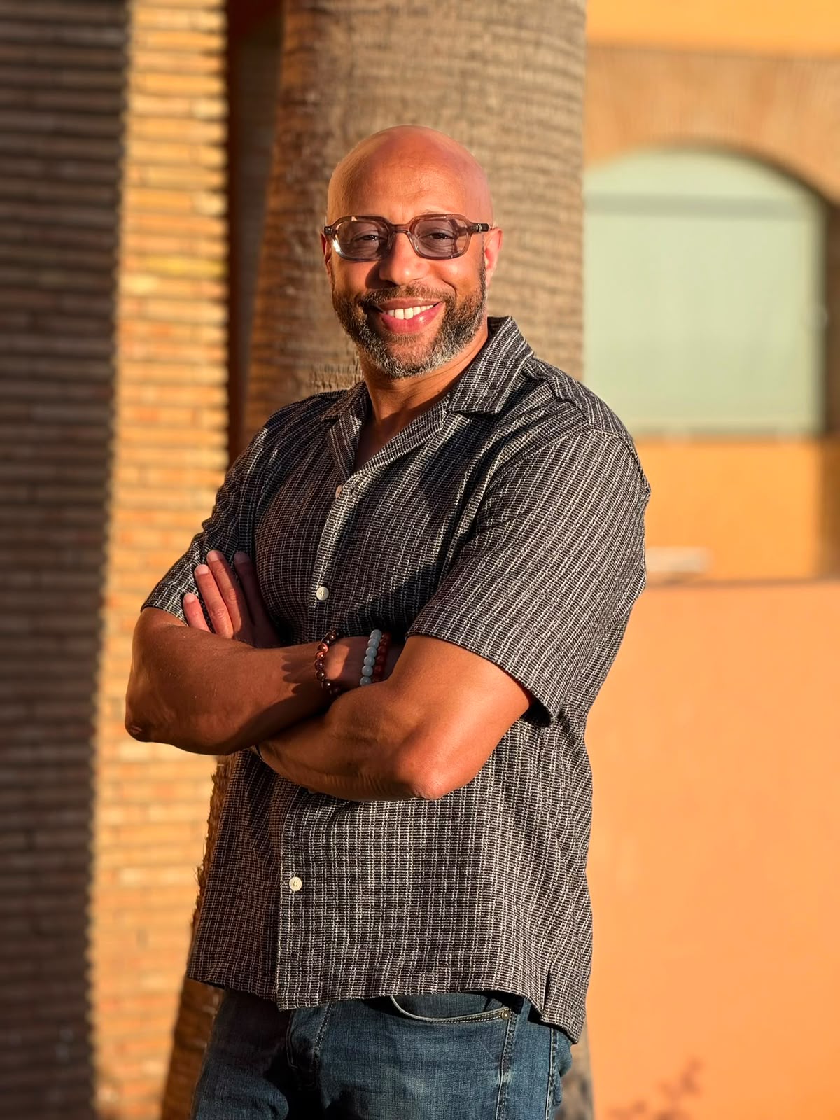 Portrait de Hicham Idelcaid, thérapeute énergétique